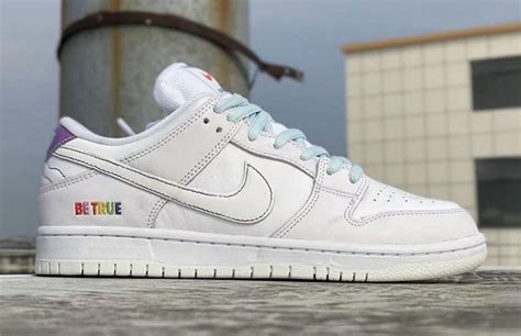 Nike dunk true text